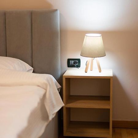 Light-2 Lovely Apartment In Tirana Esterno foto