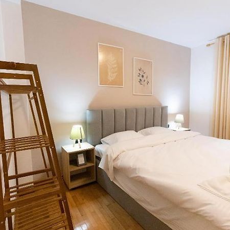 Light-2 Lovely Apartment In Tirana Esterno foto
