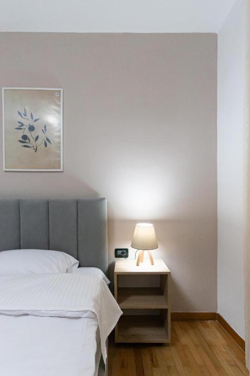 Light-2 Lovely Apartment In Tirana Esterno foto