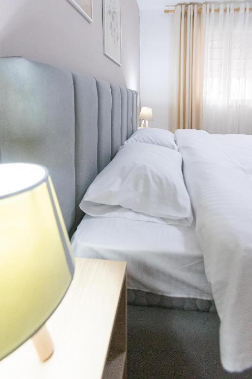 Light-2 Lovely Apartment In Tirana Esterno foto