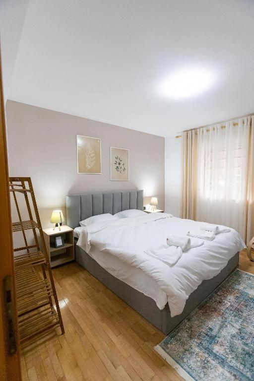 Light-2 Lovely Apartment In Tirana Esterno foto