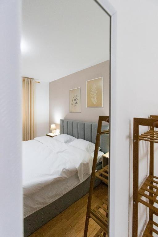 Light-2 Lovely Apartment In Tirana Esterno foto