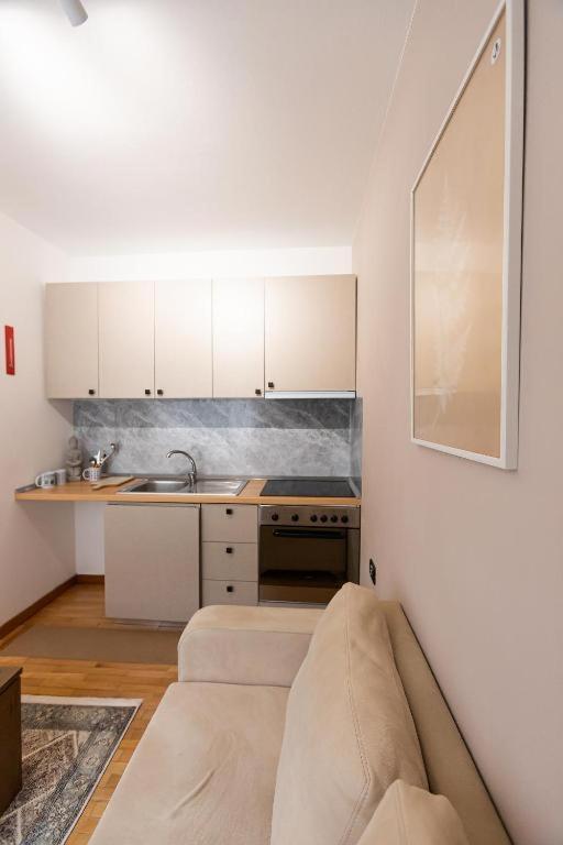 Light-2 Lovely Apartment In Tirana Esterno foto