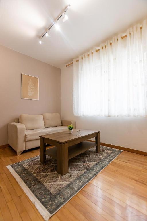 Light-2 Lovely Apartment In Tirana Esterno foto