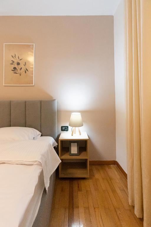 Light-2 Lovely Apartment In Tirana Esterno foto