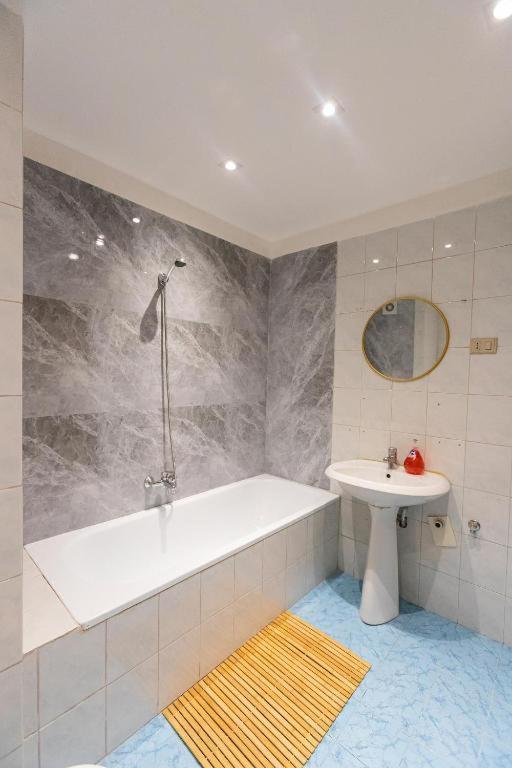 Light-2 Lovely Apartment In Tirana Esterno foto