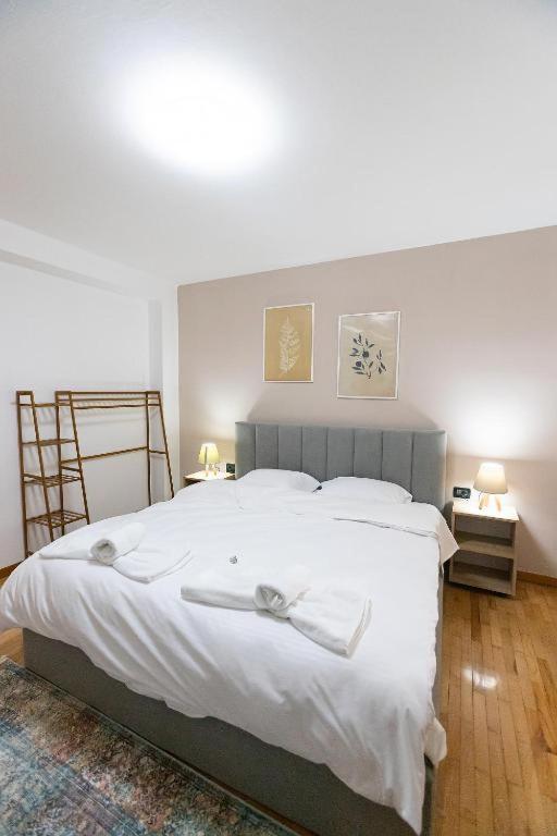 Light-2 Lovely Apartment In Tirana Esterno foto